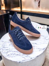 Niebieskie zamszowe trampki